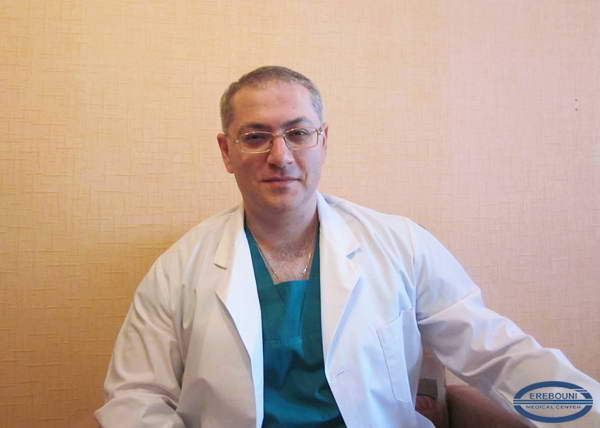 ԷՐԵԲՈՒՆԻ բժշկական կենտրոն. Պարանոցային անոթների և սրտի վիրաբուժության ծառայության ղեկավար, սրտանոթային վիրաբույժ, բժշկական գիտությունների դոկտոր Մեսրոպ Պետրոսի Շատախյան