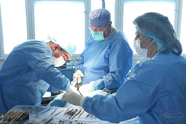 Խխունջային ներպատվաստման վիրահատությունների և նորածինների աուդիոլոգիական սկրինինգի իրականացումը «Էրեբունի» բժշկական կենտրոնում. Արթուր Շուքուրյան 
