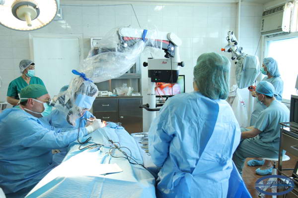 2004 թվականից «Էրեբունի» բժշկական կենտրոնում կատարվում է բացառիկ վիրահատություն` կոխլեար իմպլանտացիա (տեսագրություն)