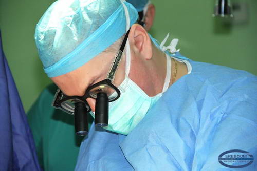 Впервые в Армении для лечения хронического нарушения мозгового кровообращения произведена уникальная операция - одномоментная реконструкция сонной и позвоночной артерий