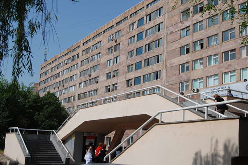 Հունվարի 26-ից փետրվարի 3-ը Գերմանիայից «Էրեբունի» բժշկական կենտրոն է ժամանելու Հայդելբերգի համալսարանական կլինիկայի մամոլոգ պրոֆ. Աբա Հարկոսը