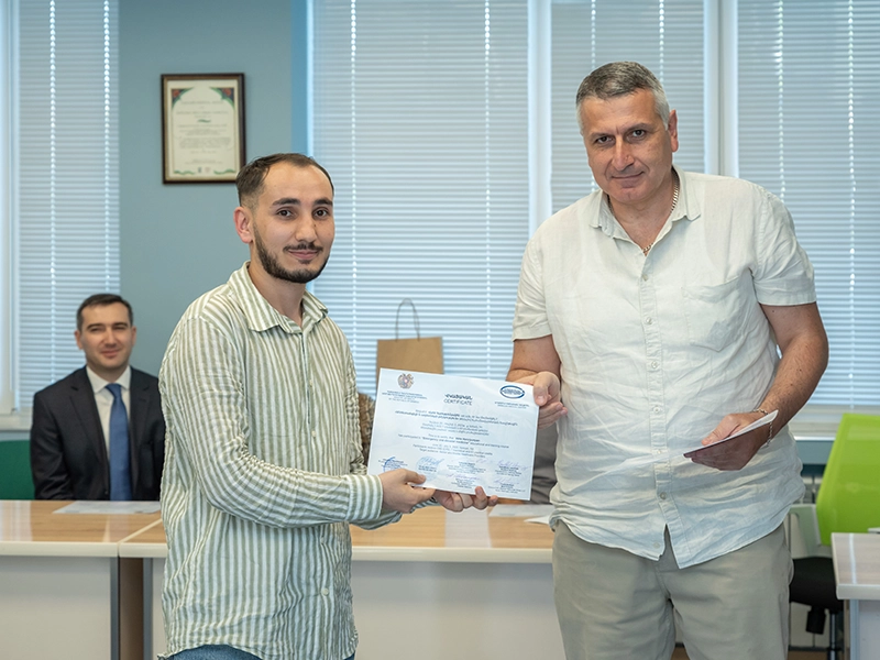 Միջազգային դասընթացի առաջին մասնակիցները հավաստագրեր են ստացել