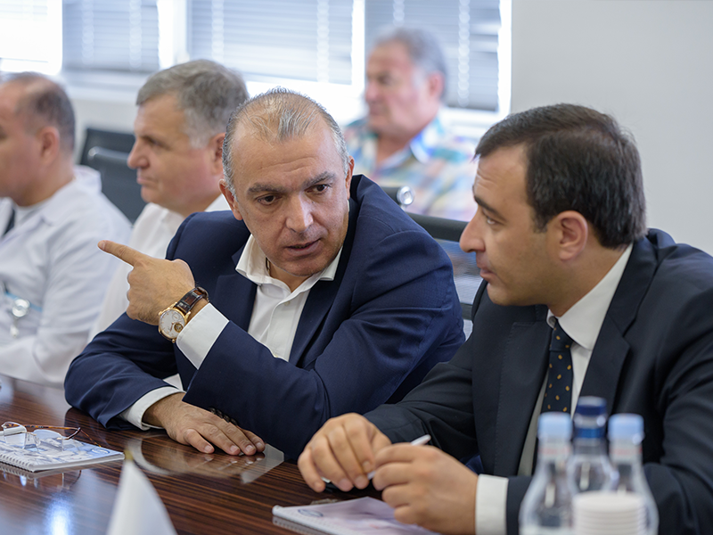 13 երեխա  արդեն լսում է