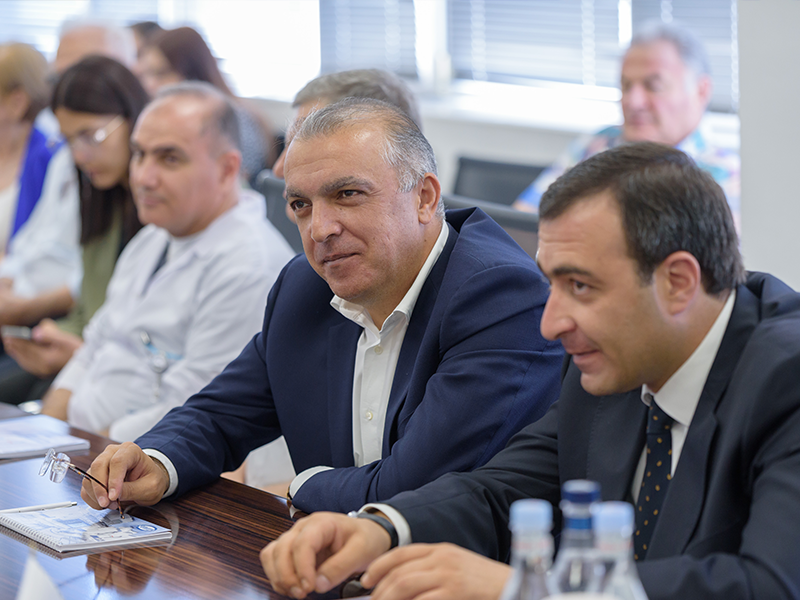 13 երեխա  արդեն լսում է