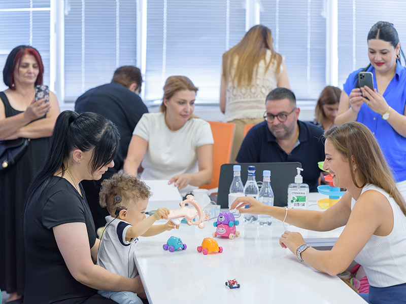 13 երեխա  արդեն լսում է